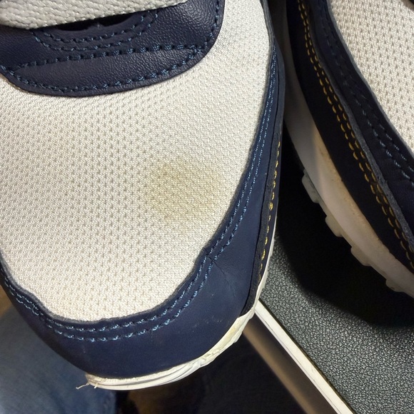 Nike Air Max in Navy and Gold - Picture 5 of 7